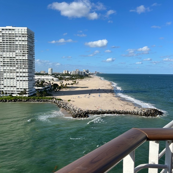 Meet your Posher, Lucretia - Picture 1 of 3